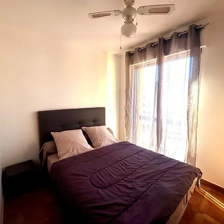 T2 A 1 Minute De La Apartment