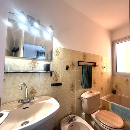 T2 A 1 Minute De La Apartment *